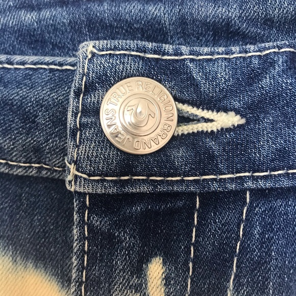 TRUE RELIGION | Mid-Rise Bleach Cutoff Shorts NWT! - Picture 5 of 12